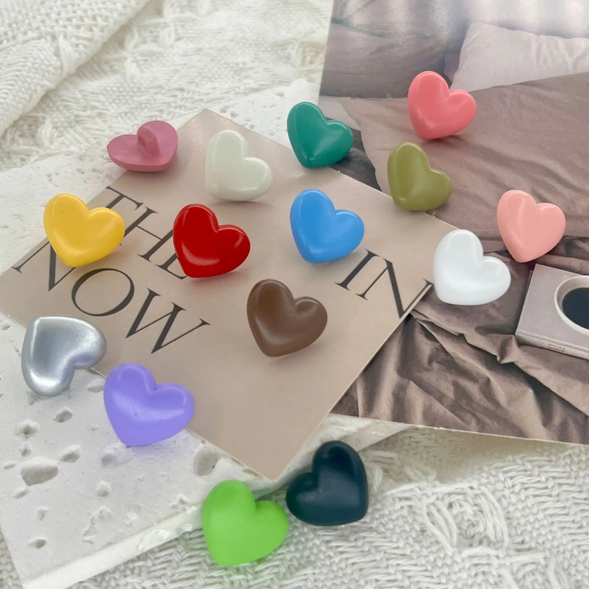 30Pcs/lot 18/20mm Colorful high footed glossy love spray painted plastic buttons kid\'s jackets sweaters decorative buttons N091