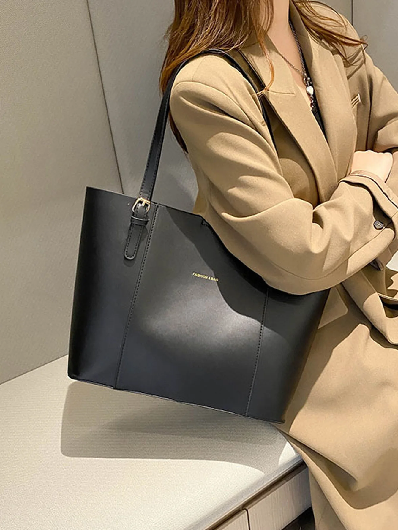 Retro simple and atmospheric commuting bag for women 2024 new stylish large capacity shoulder tote bag