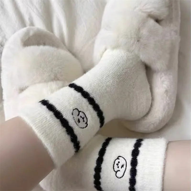 5 أزواج الجوارب النسائية مجموعة الكورية لطيف الكرتون جرو Kawaii مضحك منتصف جوارب أنبوبية الشتاء أفخم الدافئة سميكة جوارب يمكن السير بها على الأرض لفتاة #3
