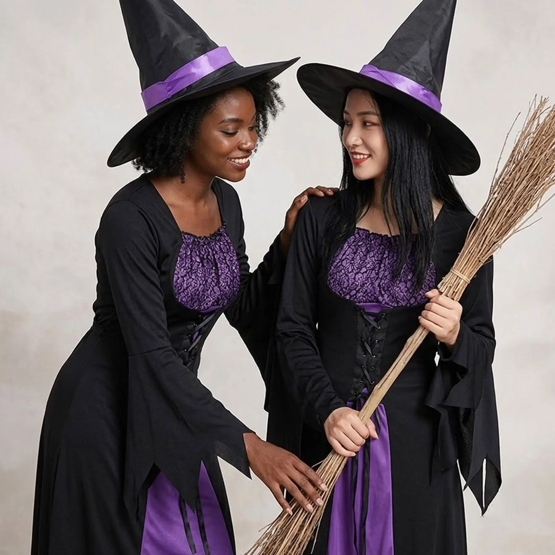 ハロウィーン、大人女性向け、紫色のフード付き魔女ロングドレス、仮装パーティー用の魔女コスチューム。