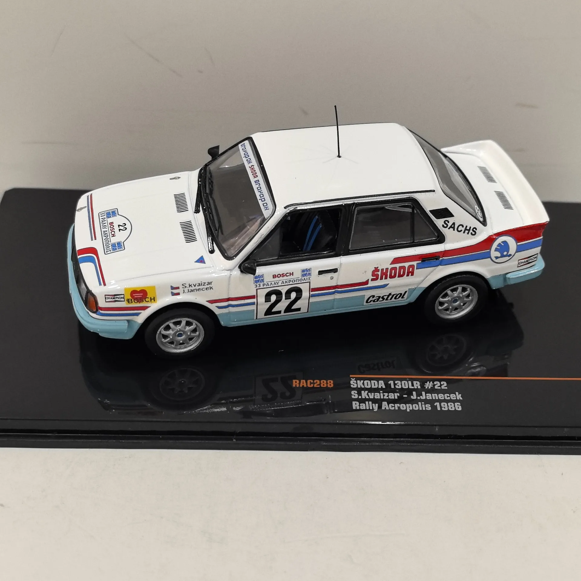 

Diecast IXO 1/43 Scale SKODA 130LR #22 1986 Skoda Racing Alloy Car Model Collectible Toy Gift Souvenir Display Ornament