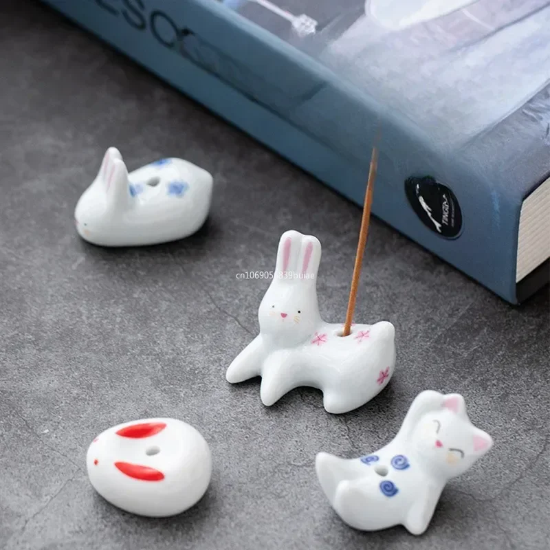 1pcs Rabbit and Kitten Incense Holder Ceramic Cute Incense Burner Ornament Creative Home Decor Incense Holder Home Decoraction