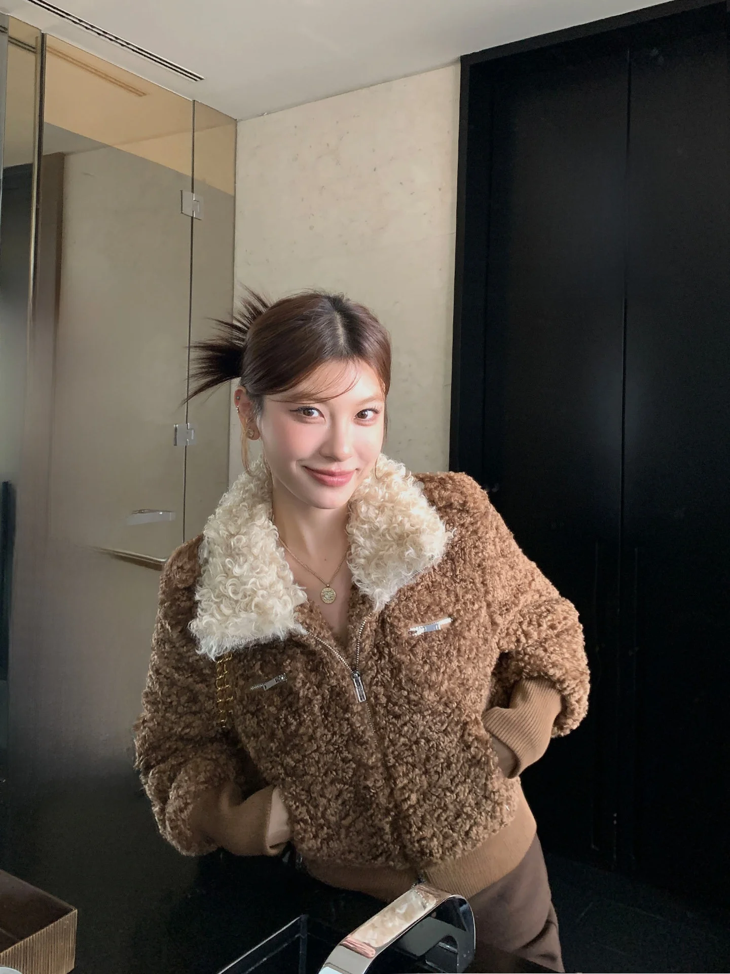 

LIONE Teddy Tartan ort Fur Jaet Color Blo Slim Fit Eco-Friendly Lamb Velvet Women's Casual Sle Zipper Closure Coat