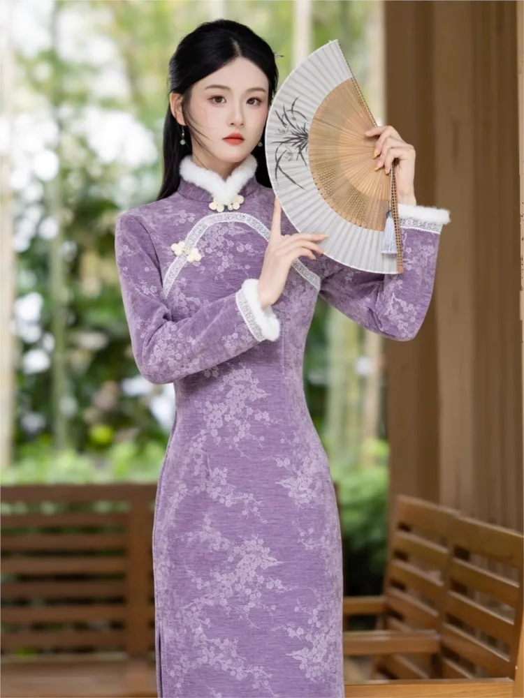 

A new Chinese-style purple cheongsam with fleece and thickened warm long dress