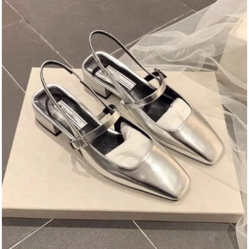 

Новые женские босоножки Baotou из лакированной кожи с пряжкой и ремешком на кошачьем каблуке, женские пикантные черные шелковые туфли на плоской подошве с острым носком на тонком каблуке