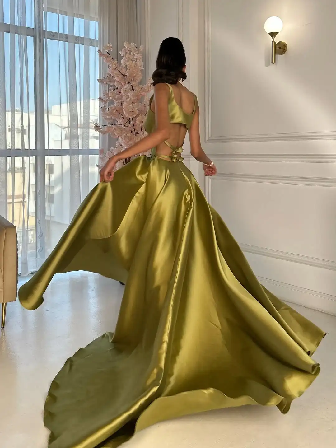 

Aunber Customized Sequins Appliques Belt Decoration Celebrity Evening Party Gowns Bow Ribbon Backless Quinceanera Dresses