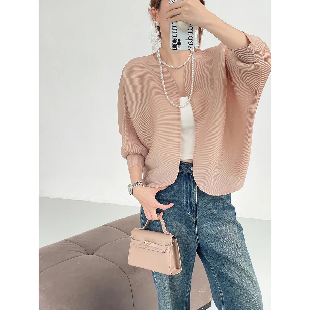

2025 Autumn New Simple Loose and Thin Cardigan Pleated Top Femininity Elegant Versatile Short Coat