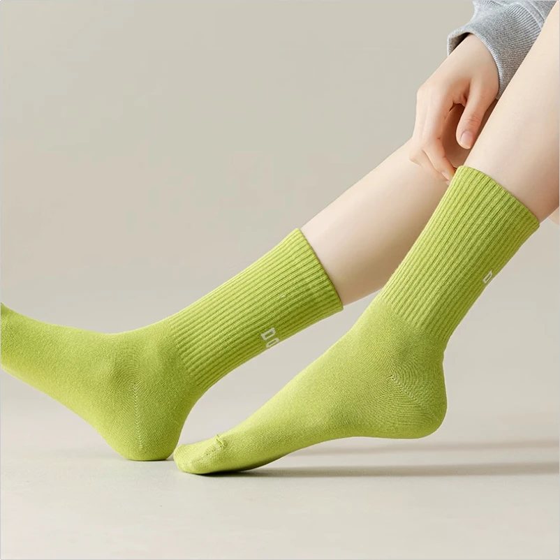 Chaussettes de yoga mi-mollet en coton respirant, chaussettes de sport anti-aldes à rayures solides, chaussettes de pilates, chaussettes d'entraînement de danse et de fitness, 4 pièces