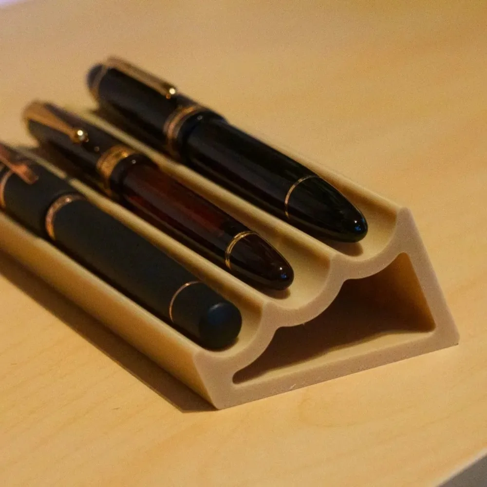 Creative 3D Printed Three Slot Wavy Pen Display Stand Desktop Office Stationery Storage Holder Multiple Colors Available