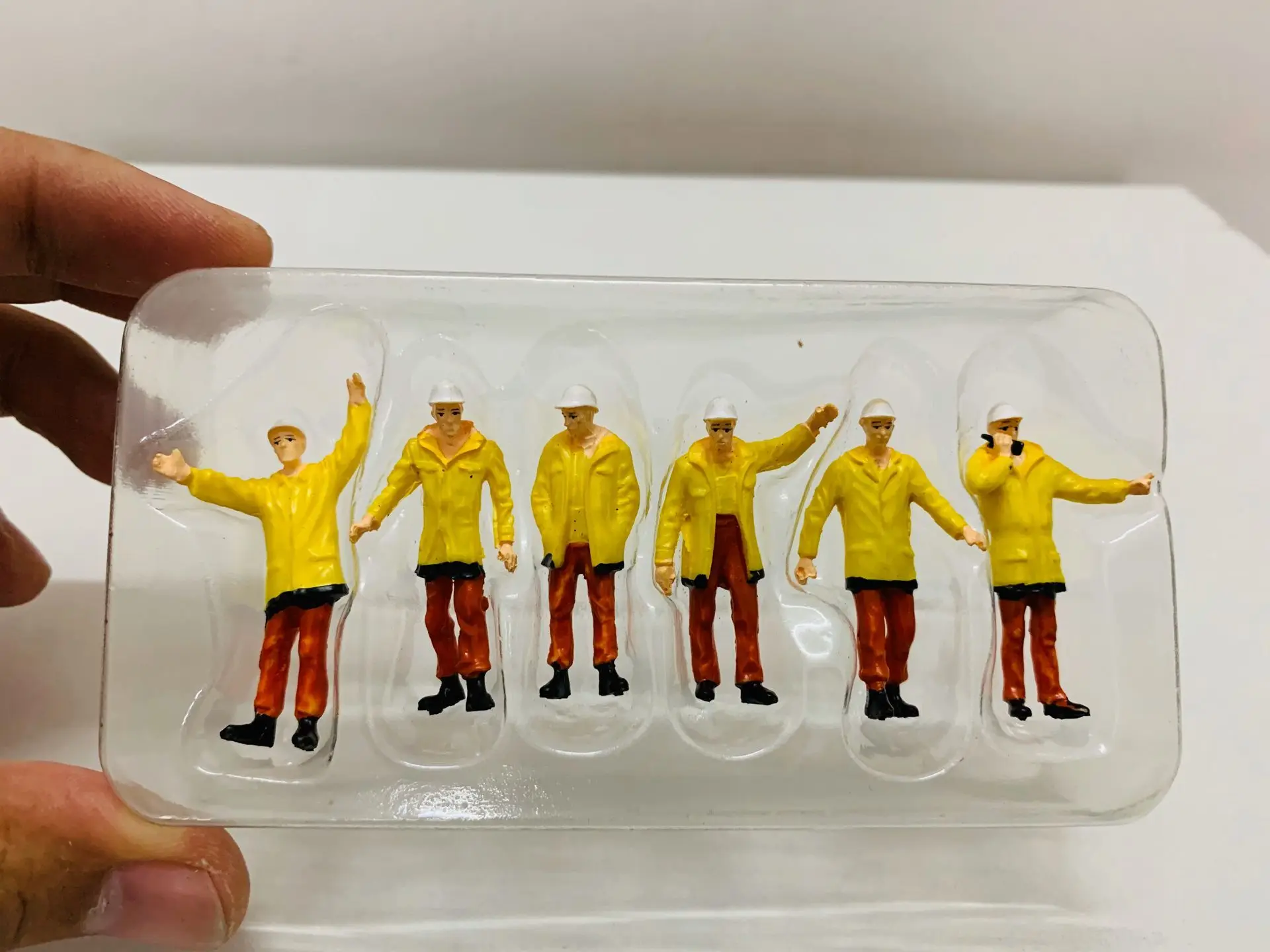 

1:50 Scale Plastic Model Engineering Worker Figure 3.7CM (1.45") 6 Pcs NEW!!!!