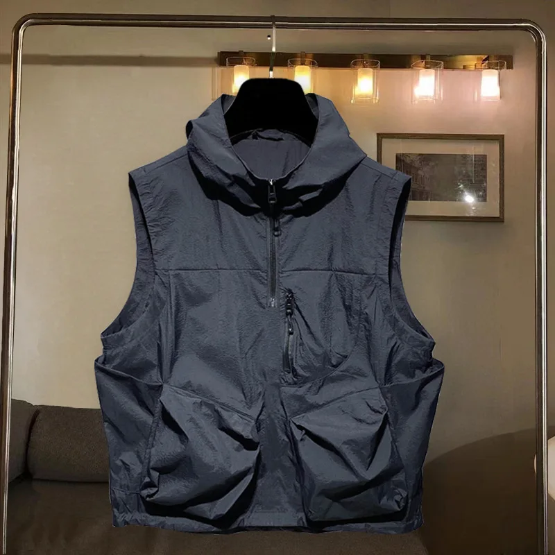 

2026 New Summer Men's Half Zip Hooded Sleeveless T-Shirt Trendy Cool Cargo Style Tops With 3D Pocket Design Fashion Tank Tops