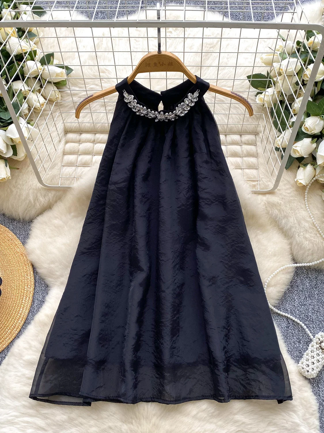 Ele Loose Women's Svel irt Diamond Embellied Ne Hanging Design Summer Faionable Top Korean Sle Commute