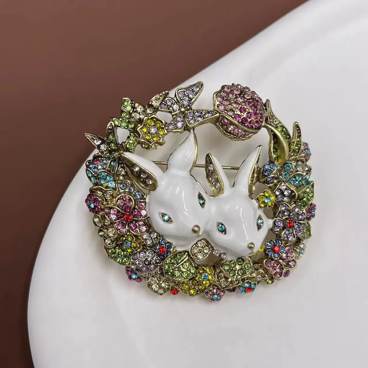 

2023 New Vintage Rabbit Enamel Inlaid With Light Luxury Butterfly Color Fashion Brooch Jewelry For Women
