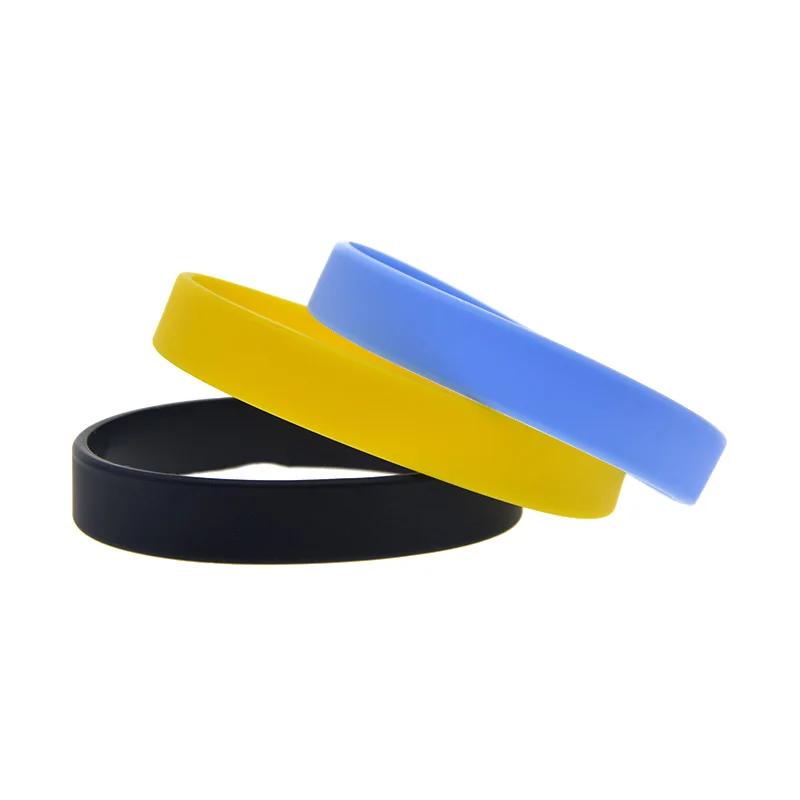 50 Stück klassische, einfarbige Silikon-Armbänder, Unisex-Modearmbänder für Musikpartys, leuchtende Gummi-Armbänder. – Detail 4