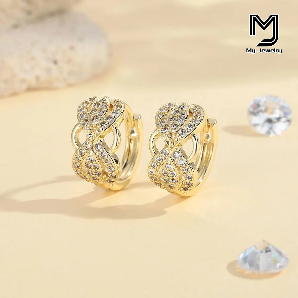 Fashionable and Luxurious Women's Copper Earrings with Zircon Inlays, Simple Line Patterns, Gold-Plated Exquisite Hoops