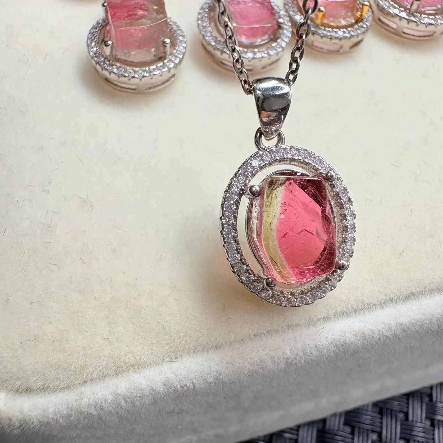 

1 шт. Подвеска Fengbaowu из натурального арбузного турмалина, серебро 925 пробы, неправильной формы, камень для Рейки-терапии, ювелирное украшение, подарок для женщин