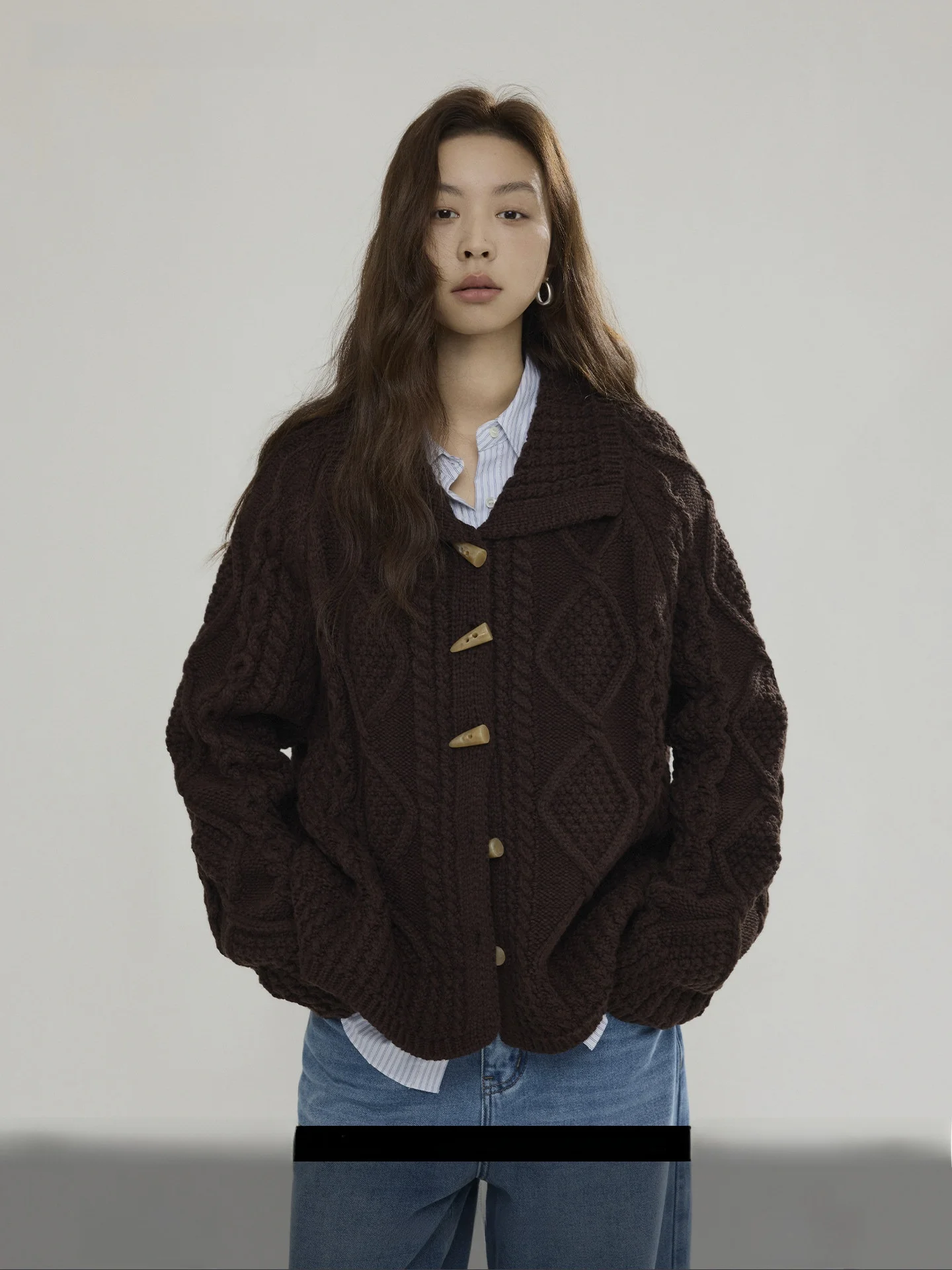 

Женский вязаный кардиган Joli: свободный крой, простой дизайн, модный свитер на осень-зиму, новинка, с пуговицами-клевантами, повседневный шик