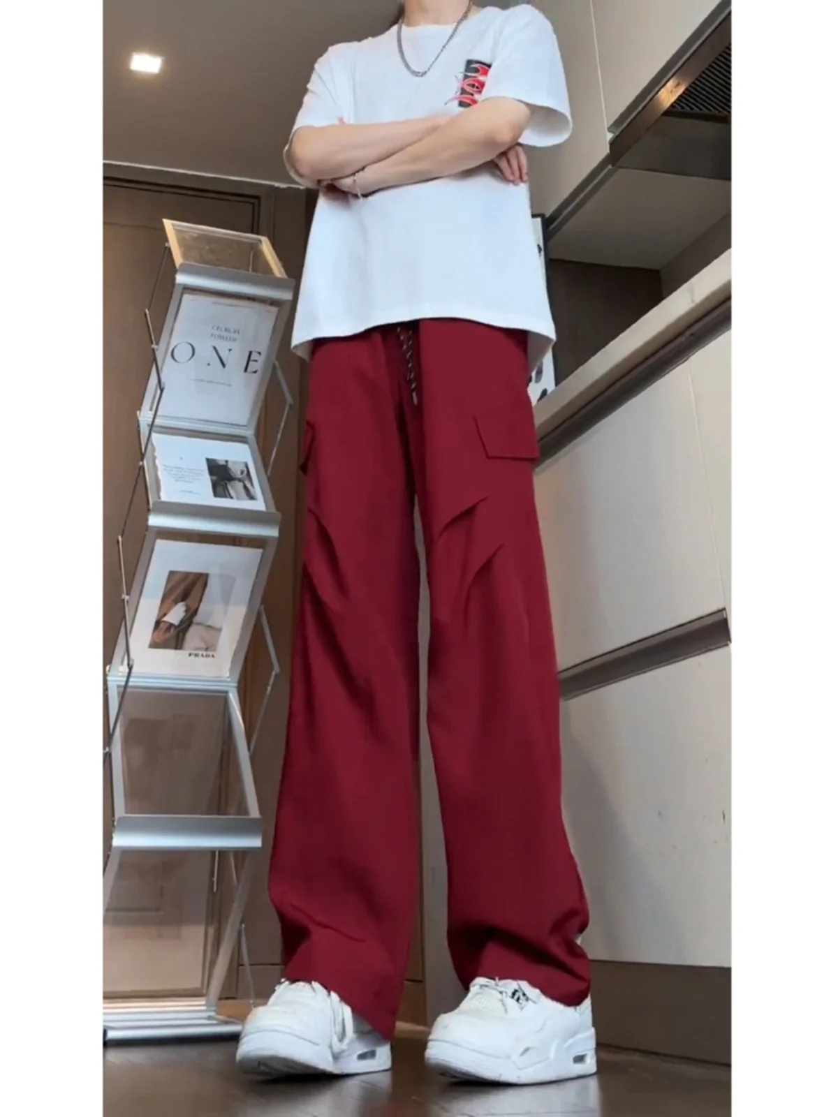 

Красные рабочие брюки в американском стиле ретро, мужские летние маленькие дизайнерские плиссированные брюки из ледяного шелка, брюки десантника, свободные повседневные брюки