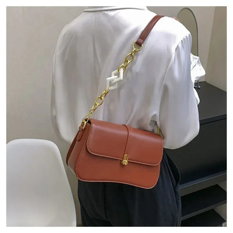 2023  Fashionable New Women's Bags, Exquisite and Simple Shoulder Bags, Western Style Crossbody Chain Armpit Small Square Bags