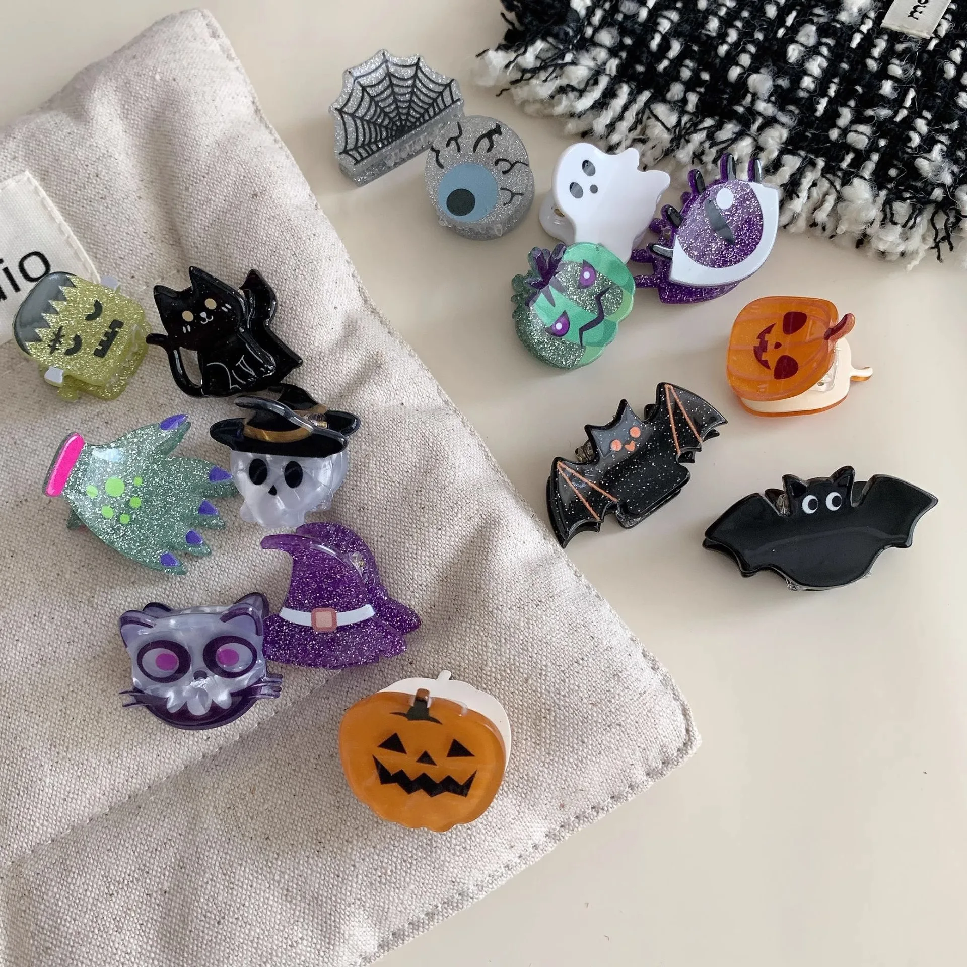 Hair Claw Clip Halloween Ghost Pumpkin Bat Acrylic Small Black Cute Novelty Lightweight Women Girls Party Daily Hair Accessory