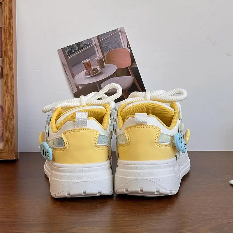 حذاء امرأة عادية إسفين سلة 2025 قباقيب منصة Modis جديد الرياضة الزواحف مريحة لطيف الترفيه أحذية نسائية منصة وزارة الدفاع