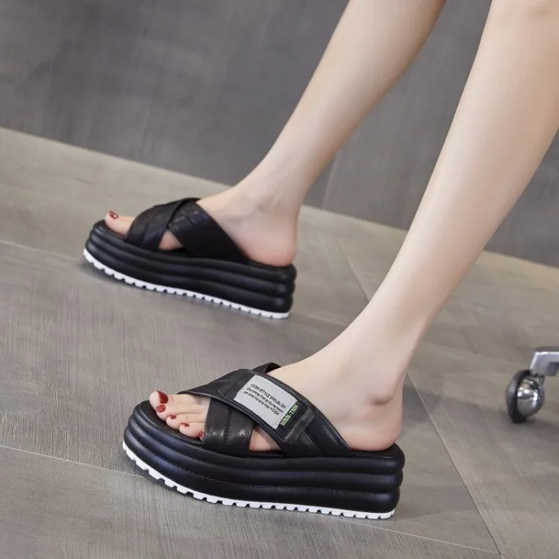 Nieuwe Zomer Vrouwen Slippers Flip-Flops Dames Strand Bling Schoenen Sleehakken Schoenen Vrouw Hoge Platform Slippers Buiten