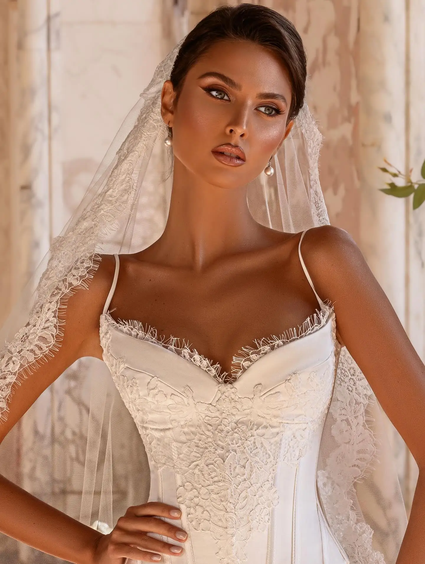 فستان زفاف قصير أنيق من الدانتيل الأبيض لعام 2025 مع حجاب طويل مشد خلفي حورية البحر لحفلات الزفاف وحفلات الكوكتيل حسب الطلب #4