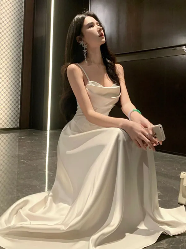 

Элегантное летнее платье без бретелек с уникальным дизайном, высокой талией и А-образным силуэтом для важных мероприятий