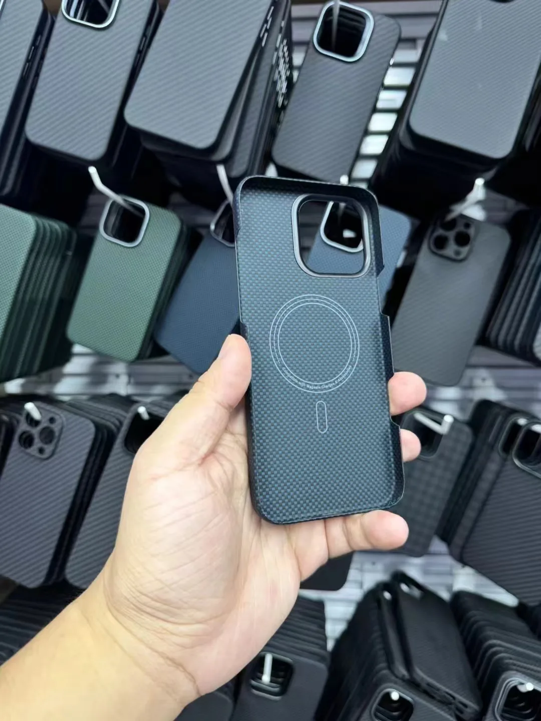 The latest genuine carbon fiber magnetic series is suitable for iPhone 16 Promax protective case