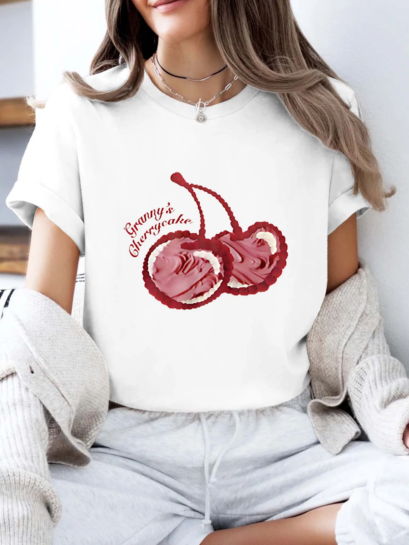 

Плюс - размер Футболка с коротким рукавом Женская одежда: Графика «Granny's Cherrylicious» в стиле ретро с десертом