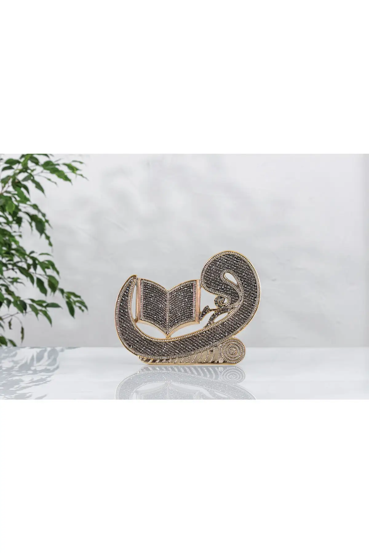 

DOLBOVI Vav and Kitabe motif religious trinket