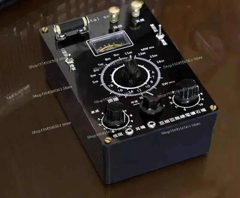 

Ретро-радиоприемник для средних и коротких волн в минеральном корпусе