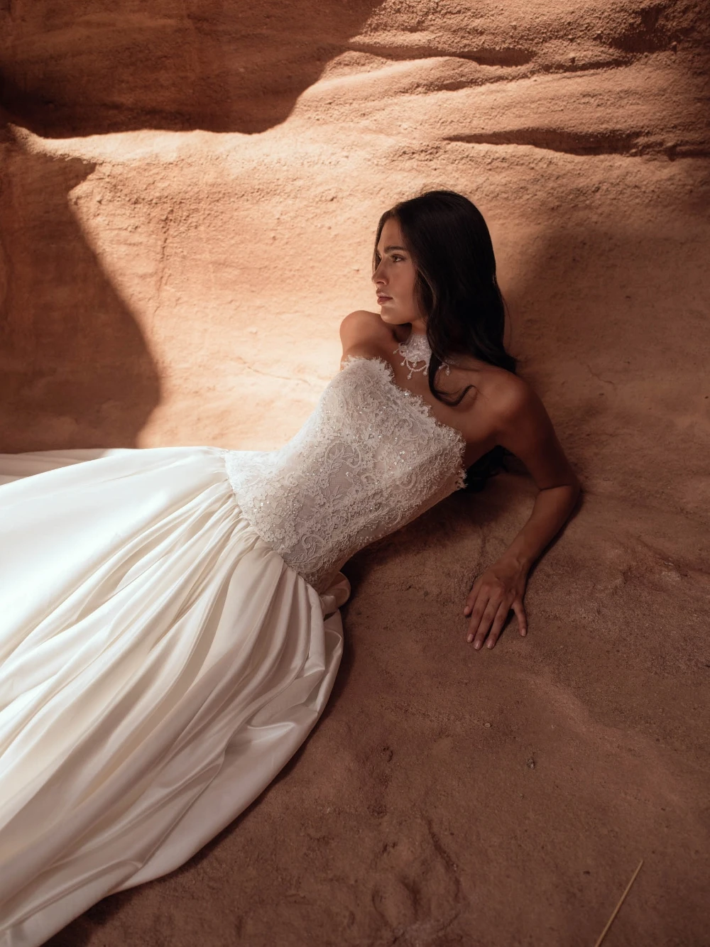 2026 Romantic Destination Wedding Dress Elegant Strapless Lace Satin Skirt Bridal Gown For Outdoor Photoshoot Customized