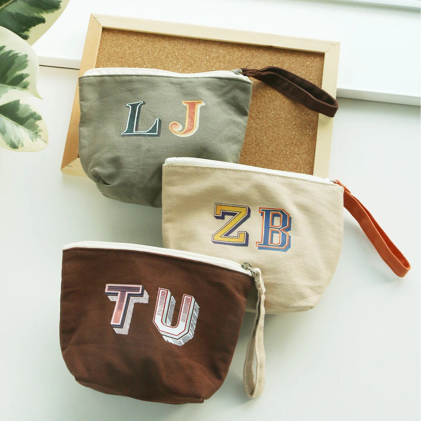 Custom Initial Canvas Zipper Pouch Personalized Monogram Cosmetic Makeup Bag Portable Canvas Storage Wallet with Wrist Strap