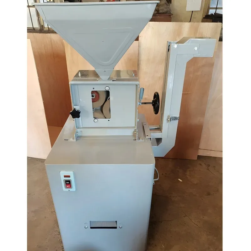 

Quality Cocoa Bean Cracker Winnower High Productivity 300-400Kg/H Multifunctional Engine Shelling Machine New PSO