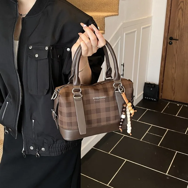 

Urban Essential Pebble Purse Women Multifunctional Shoulder Handbag Metropolitan Life For City Dwellers