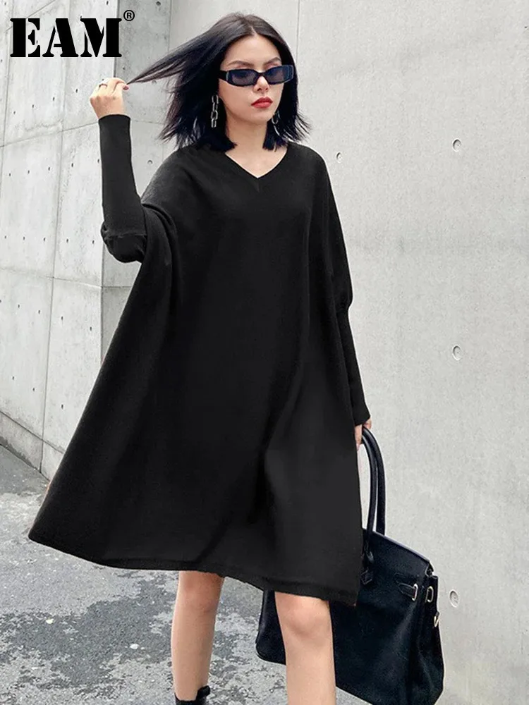 [EAM] Women Blue Knitting Big Size Mini Dress New V-Neck Long Batwing Sleeve Loose Fit Fashion Tide Spring Autumn 2024 1DF9758