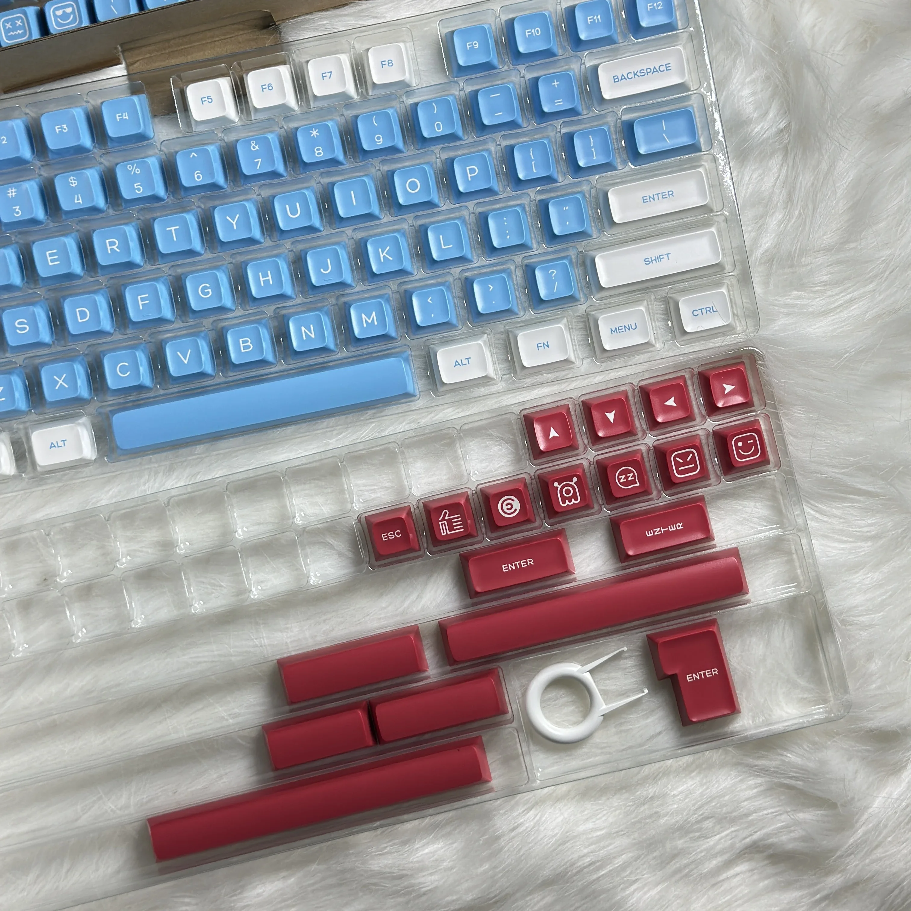 Teclas PBT de tres colores, altura SA, juego completo de teclas de moldeo por inyección de tres colores GMK75/87/98, etc.