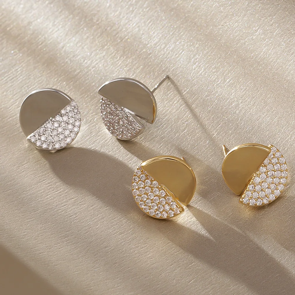 

Fashionable, exquisite and high-end geometric round earrings, small and luxurious silver needle earrings, niche style earrings