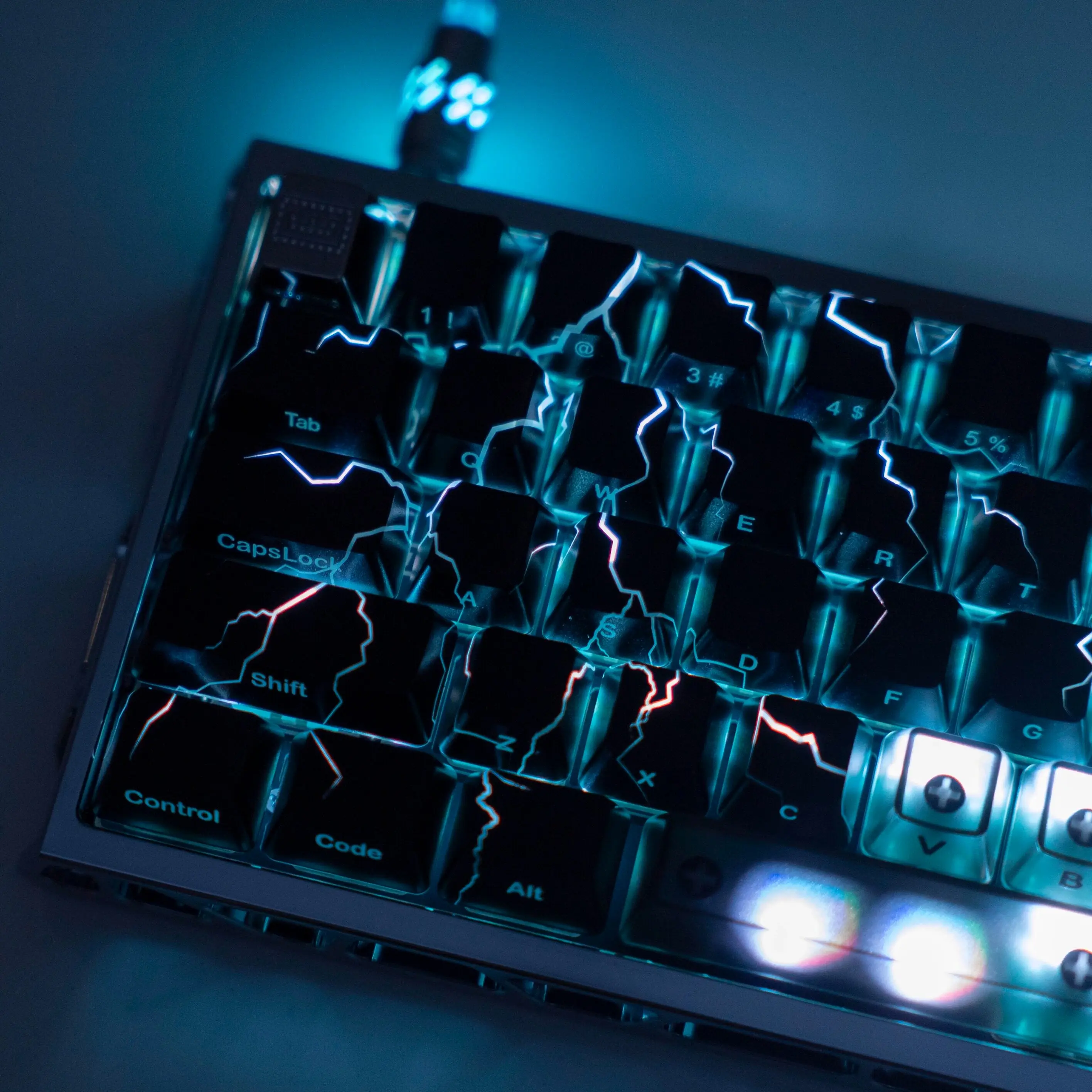 Lightning pattern double spell translucent titanium inlaid magnetic axis full change keyboard