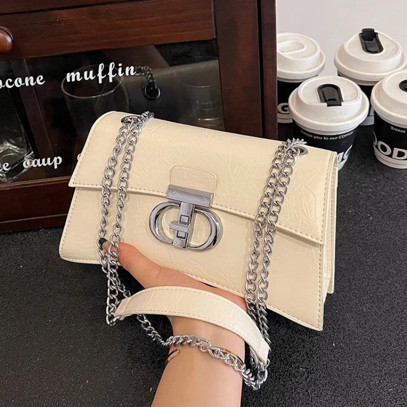 

Luxury Women's Messenger Bag Crafted From Jasmine-Patterned Leather Boasting Paris Casual Vintage Style​