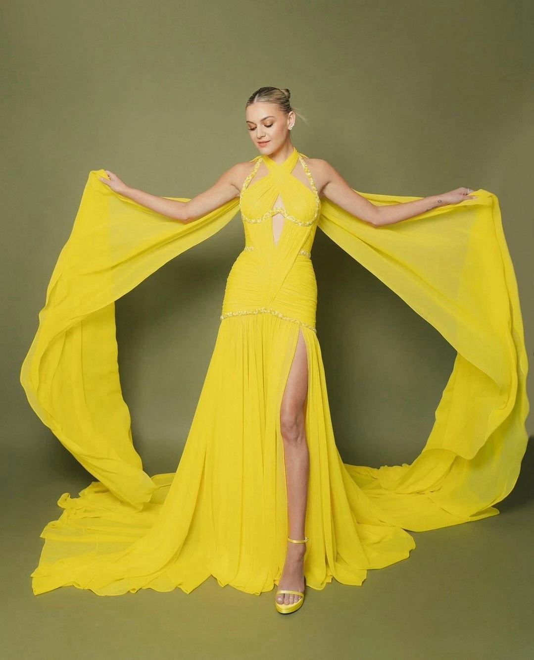 Vestidos de noite linha A em chiffon feminino com fenda, roupa recorte para eventos, lantejoulas de trem longo, amarelo, novo, verão, 2024