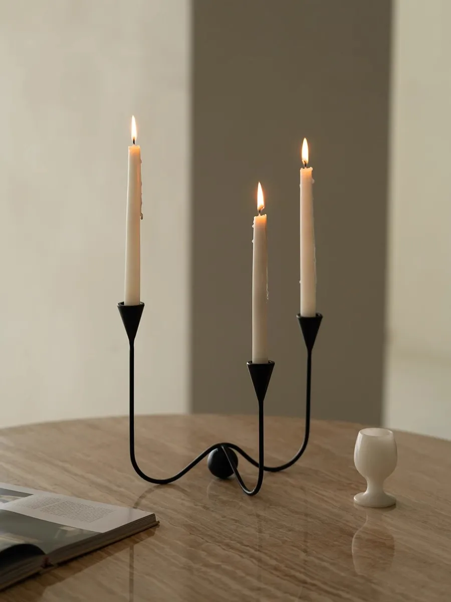 

Retro Nostalgia Lronwork Black Three-Headed Candlestick Living Room Light Luxury Decoration Photography Shooting Candlestick