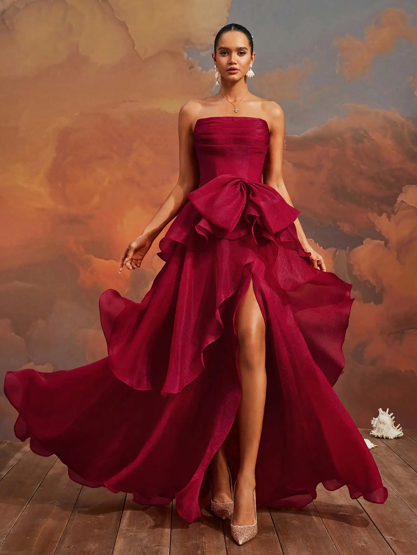 

Элегантное бордовое вечернее платье без бретелек с бантом, многоярусное, с высоким разрезом, длиной в пол