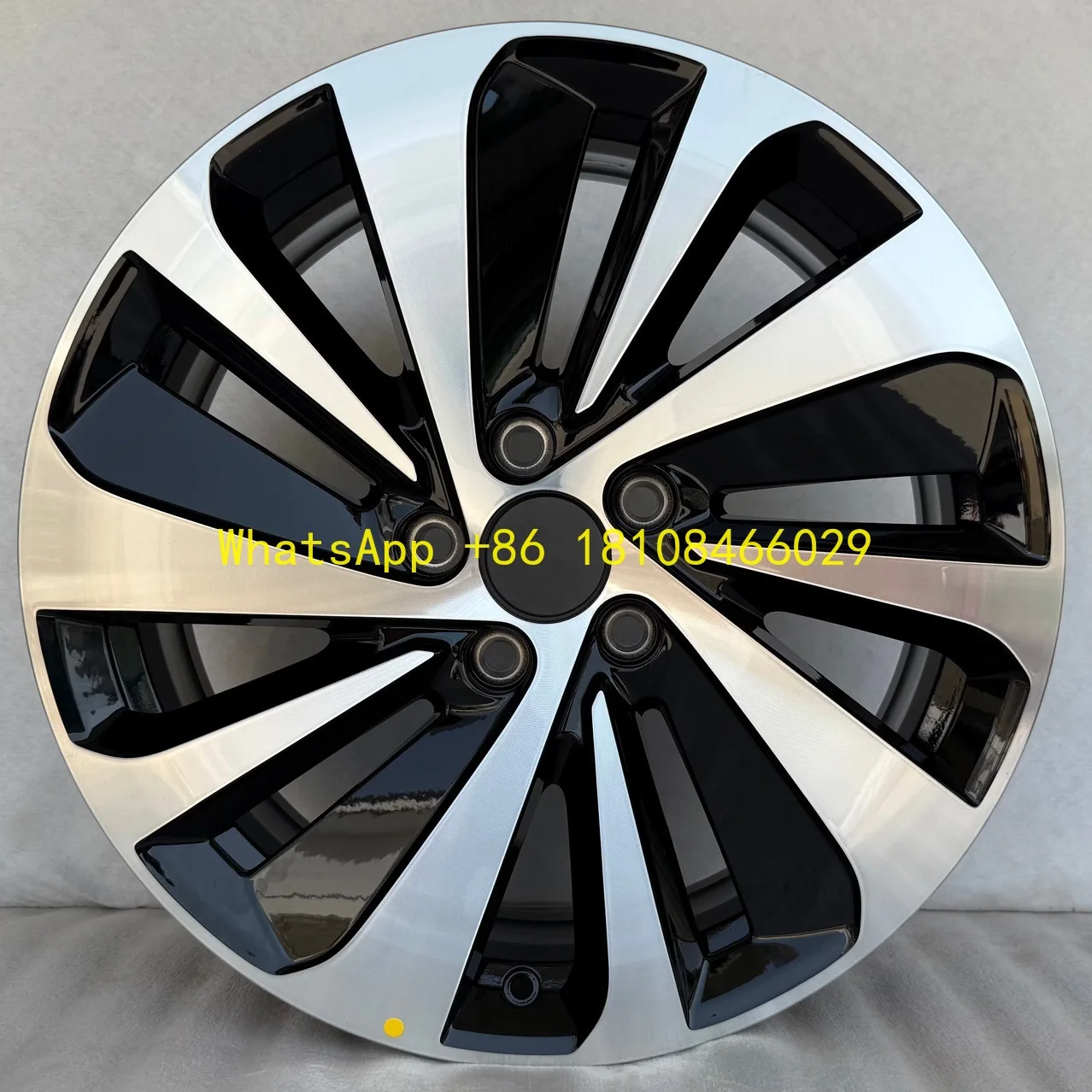 

Премиум-алюминиевый сплав 7.5J PCD 120/130 мм, вращающаяся ступица колеса, совместимая с Byd Song Plus для повышенной эффективности, эстетика