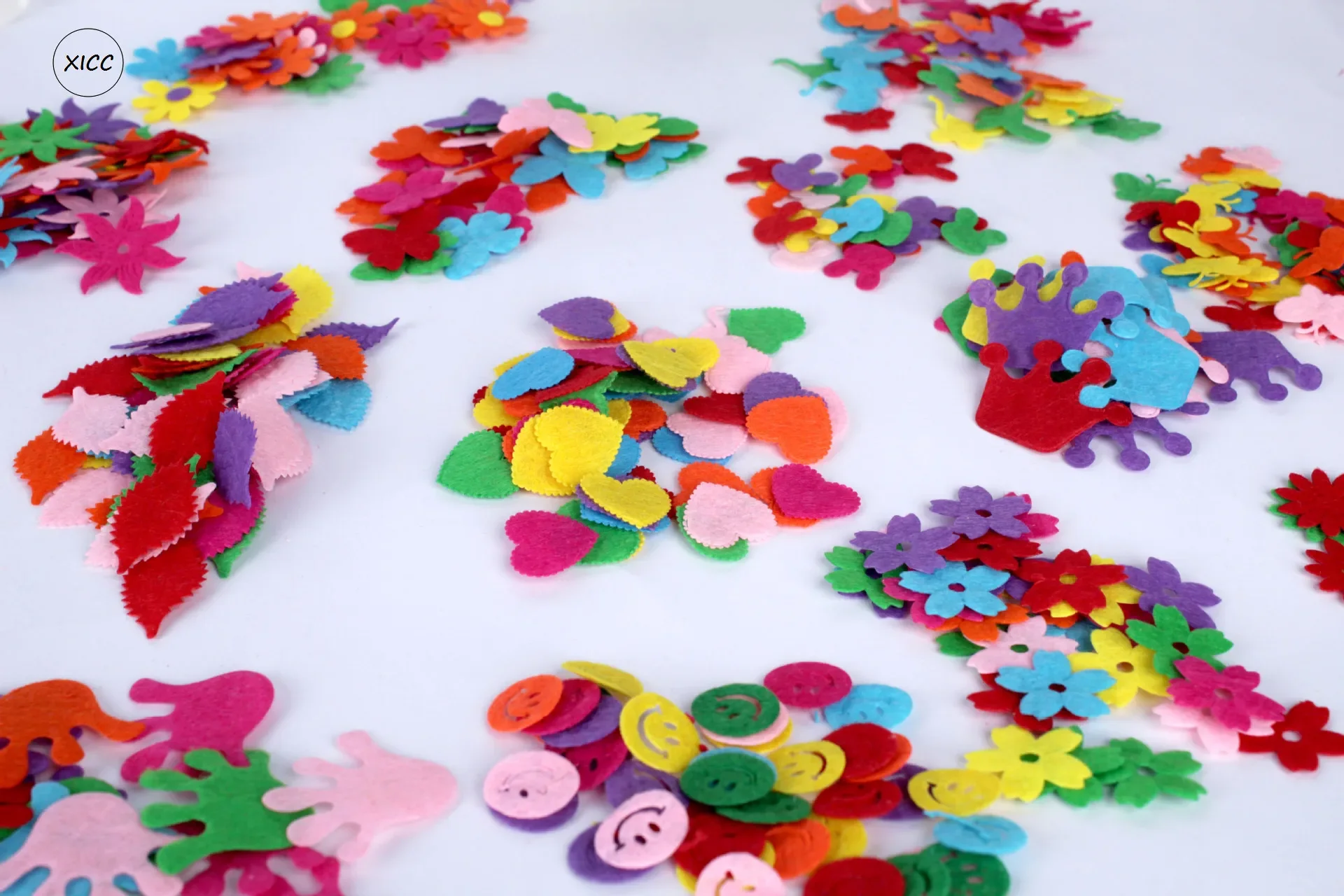 100pcs Non Woven Smile Flower Butterfly Wool Felt Fabric Hair Rope DIY Handmade Accessory Stickers Applique Patches 1mm Felt Pad