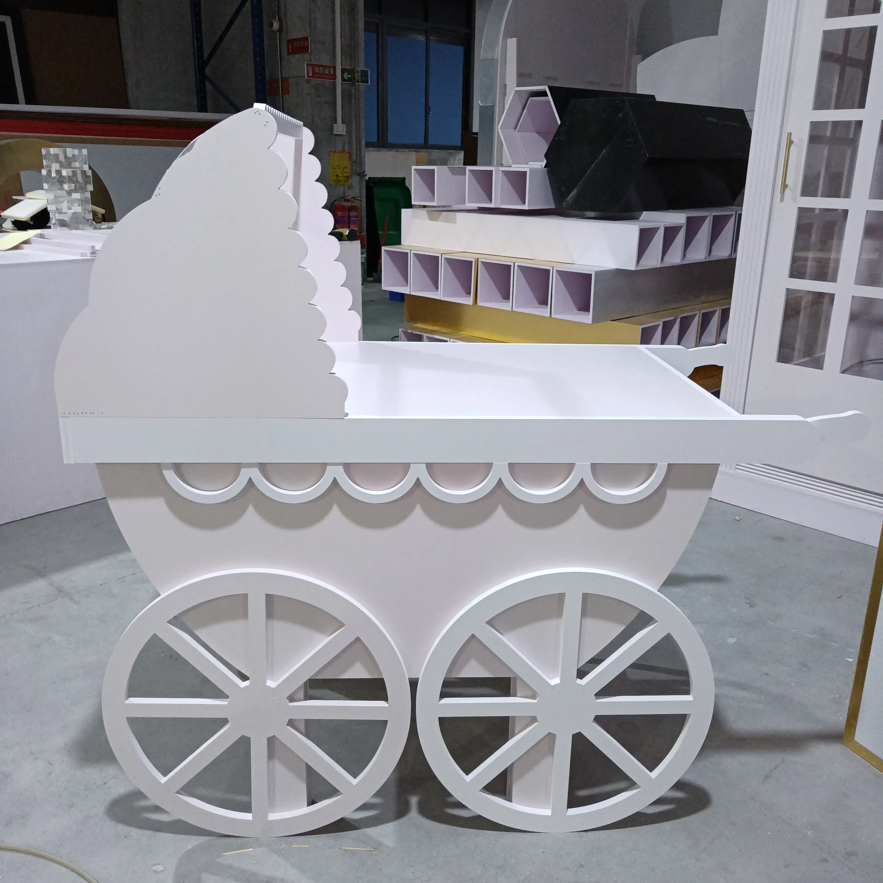 Modern Elegant Wedding and Birthday Party Food Display Stand Stylish Candy Cart with Stylish Carton Packing