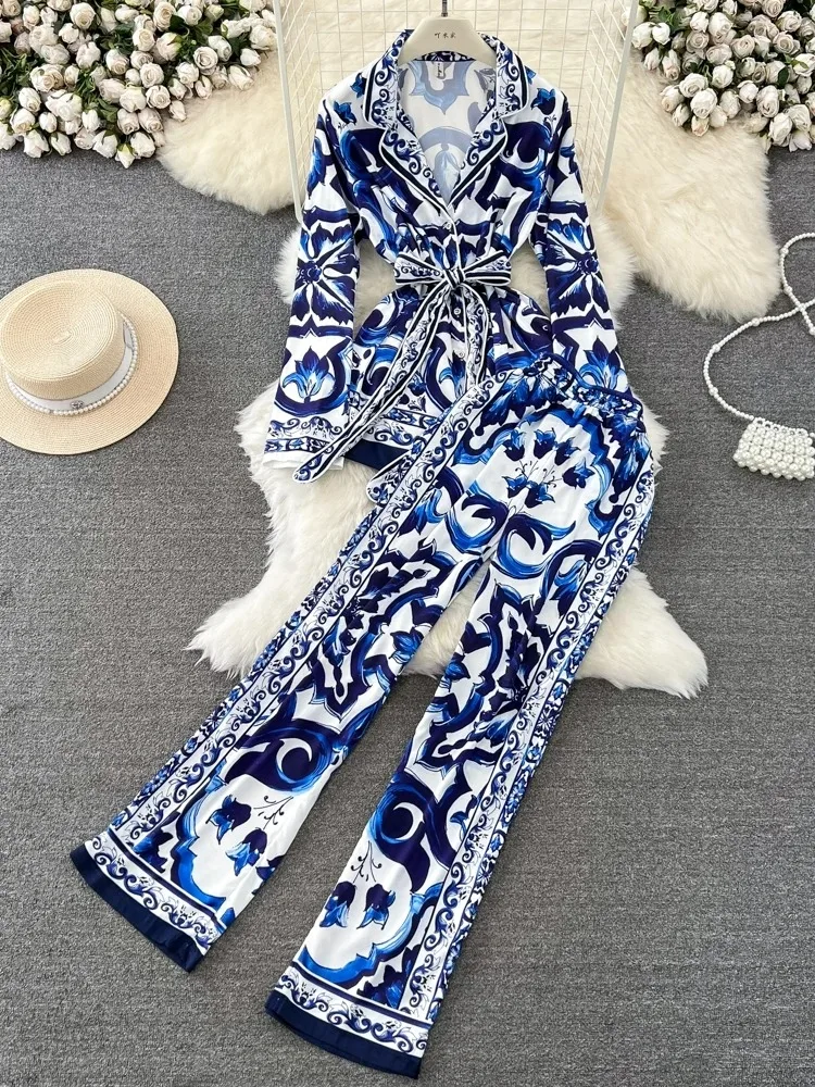 

Осенний мусульманский женский комплект из 2 предметов: фиолетовая куртка с принтом и брюки с широкими штанинами на эластичном поясе