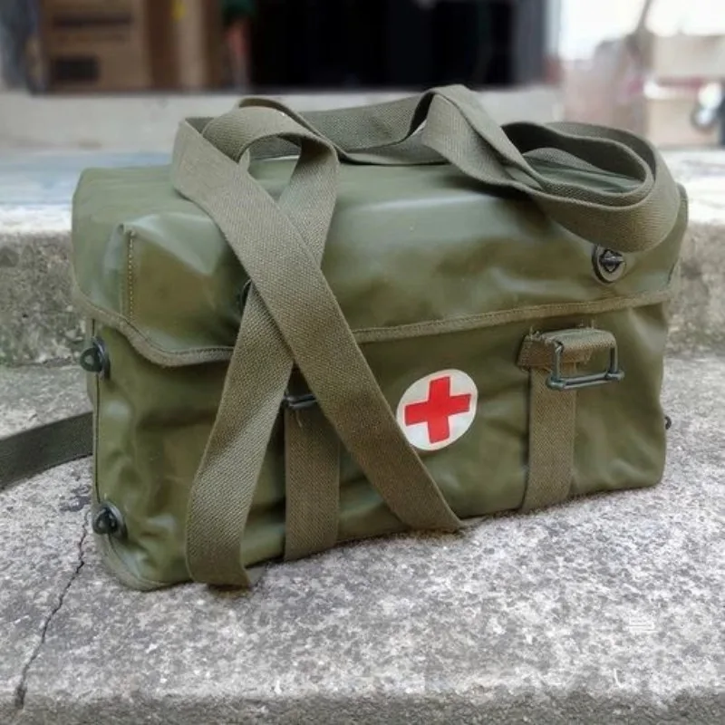 الفائض الأصلي الأصلي المصنوع في السبعينيات الصينية العسكرية الخضراء المقاومة للماء كافالري حقيبة طبية دراجة نارية الجانب الجسم حقيبة #2