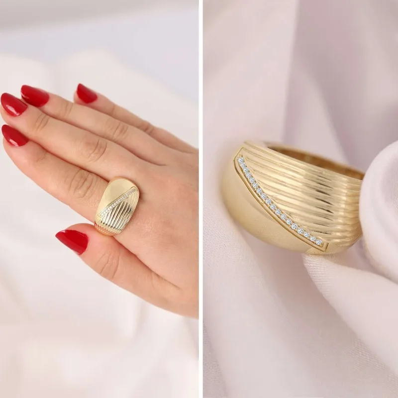 

French retro matrix slanted ring with a light luxury and high-end feel, niche design, exaggerated finger hand accessories